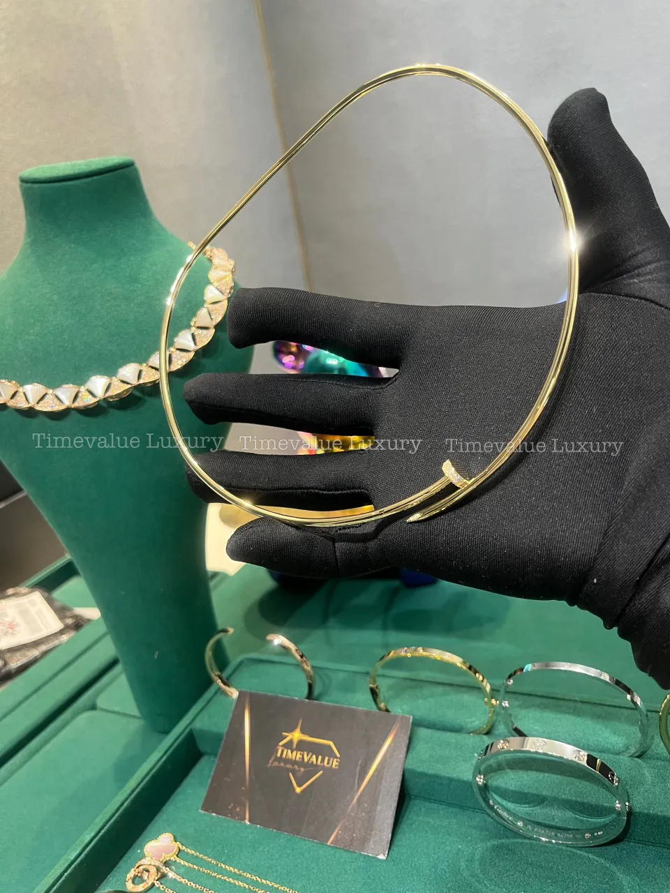 Kiềng Cổ Đinh Bản Nhỏ