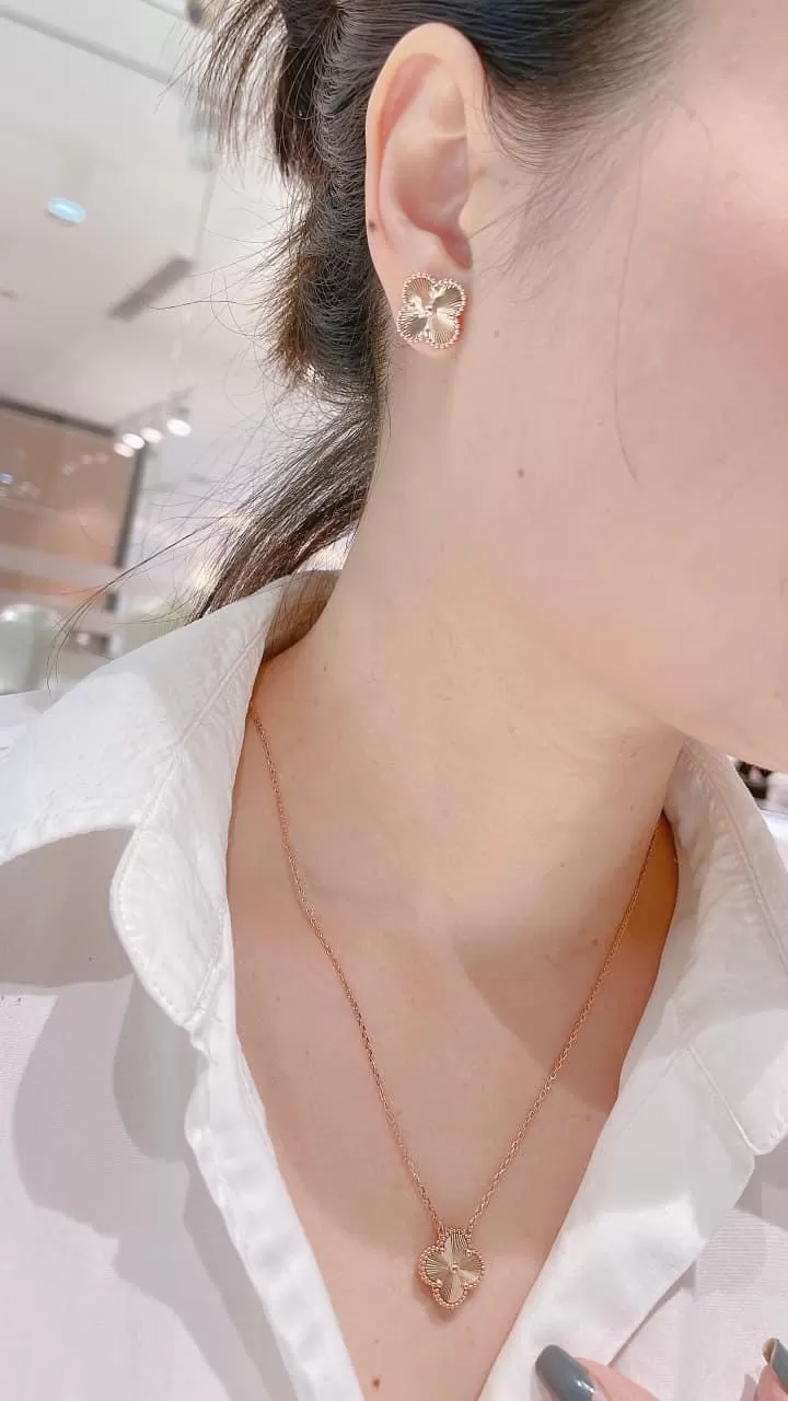 Khuyên nữ tai VCA full vàng , chốt clip 03