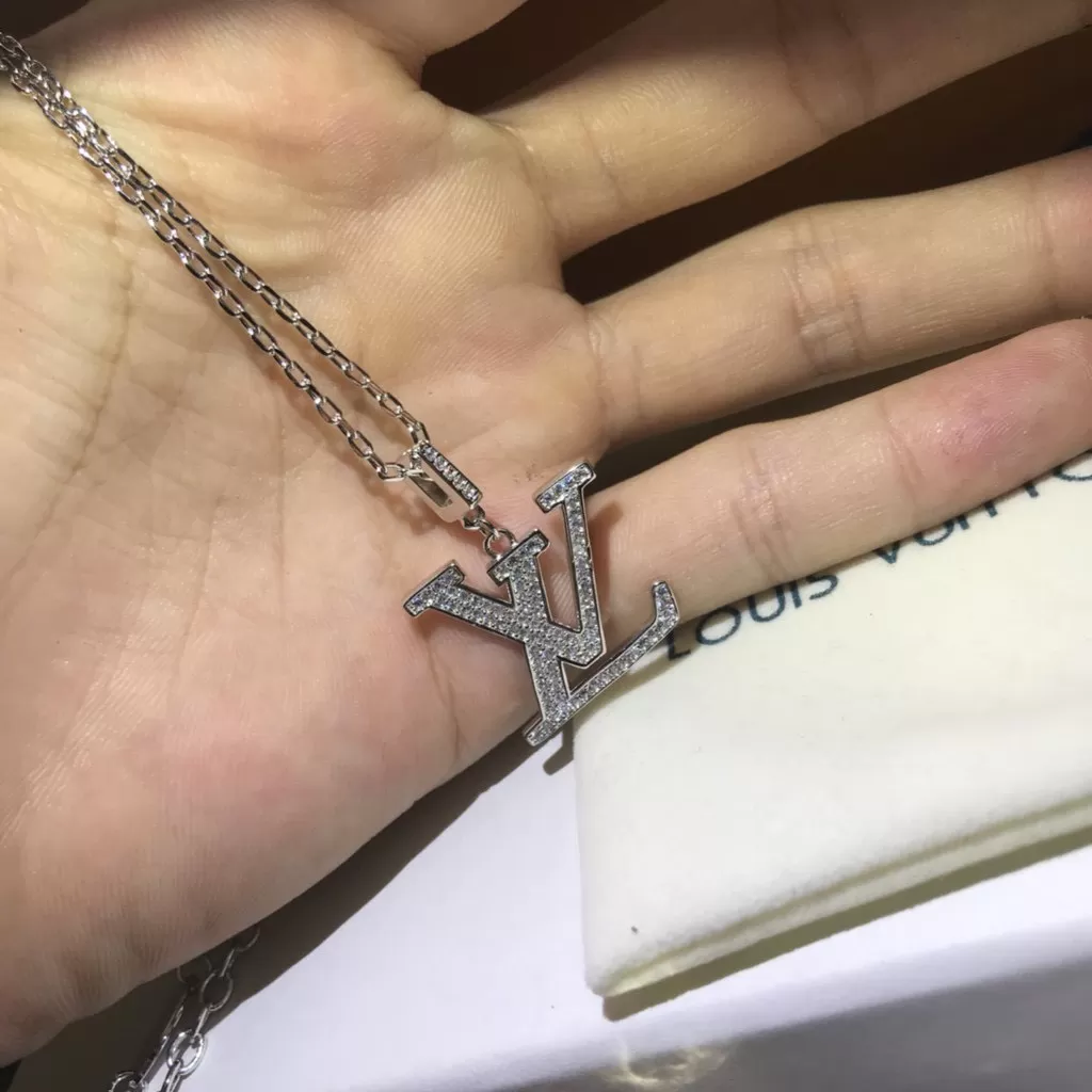 LV Medium Pendant1650 03