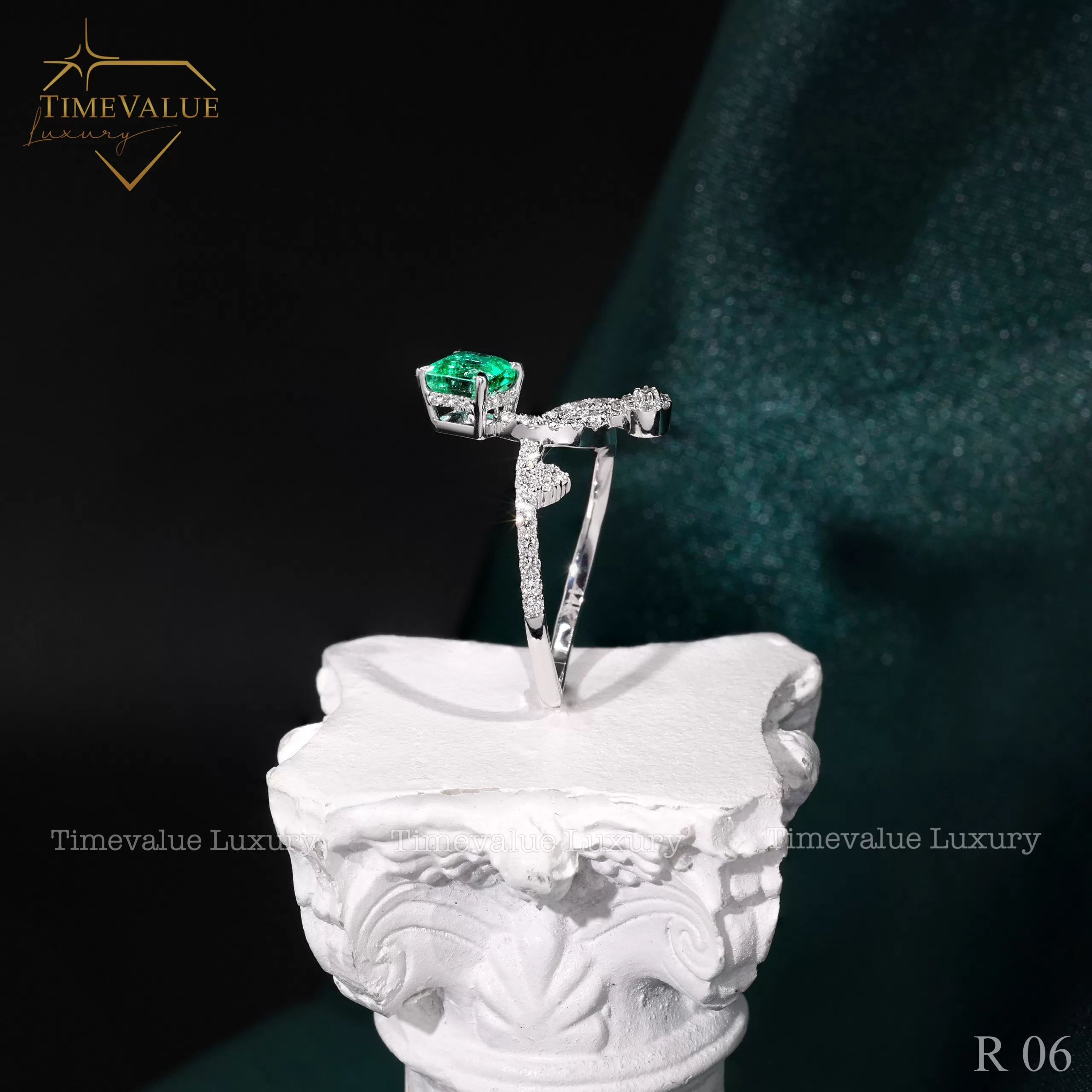 nhẫn kim cương nữ gắn đá Emerald r06 02